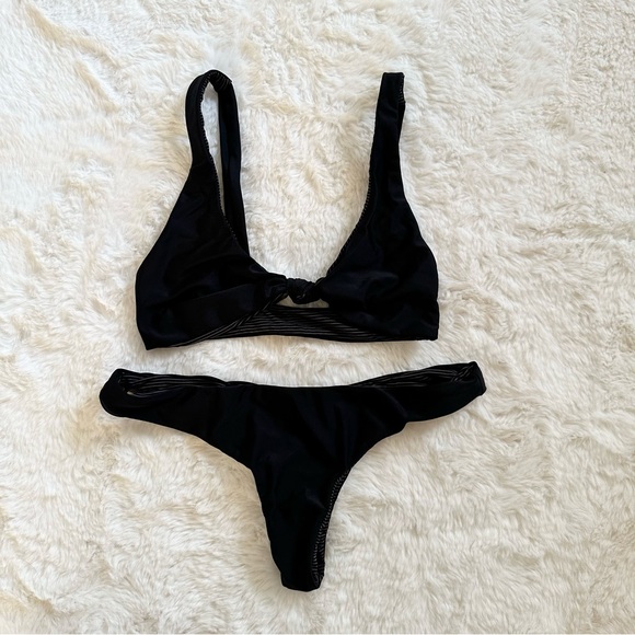 Acacia Spain Top and Ho'okipa Bottom in Jet - Picture 1 of 4